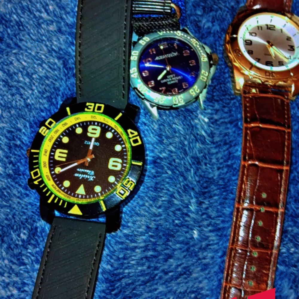 Men's Black and Yellow Dive Watch
